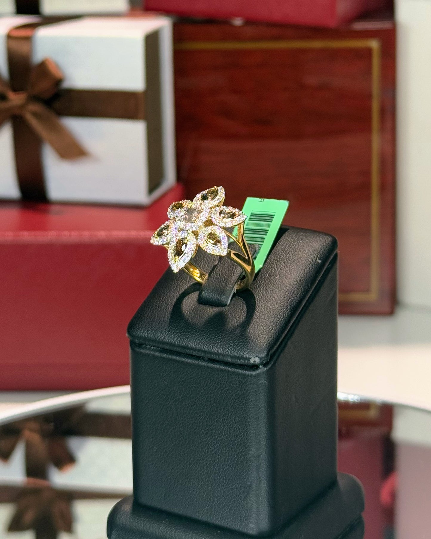 Fancy Color Diamond 18k Yellow Gold Flower Ring