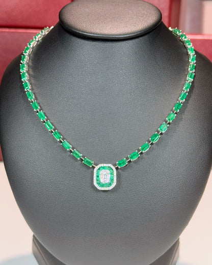 18k White Gold Emerald Chocker Necklace