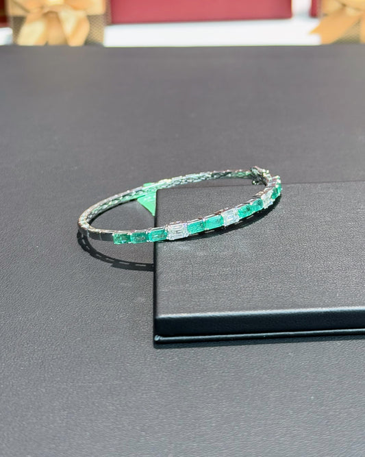 18k White Gold Emerald and Diamond Bangle