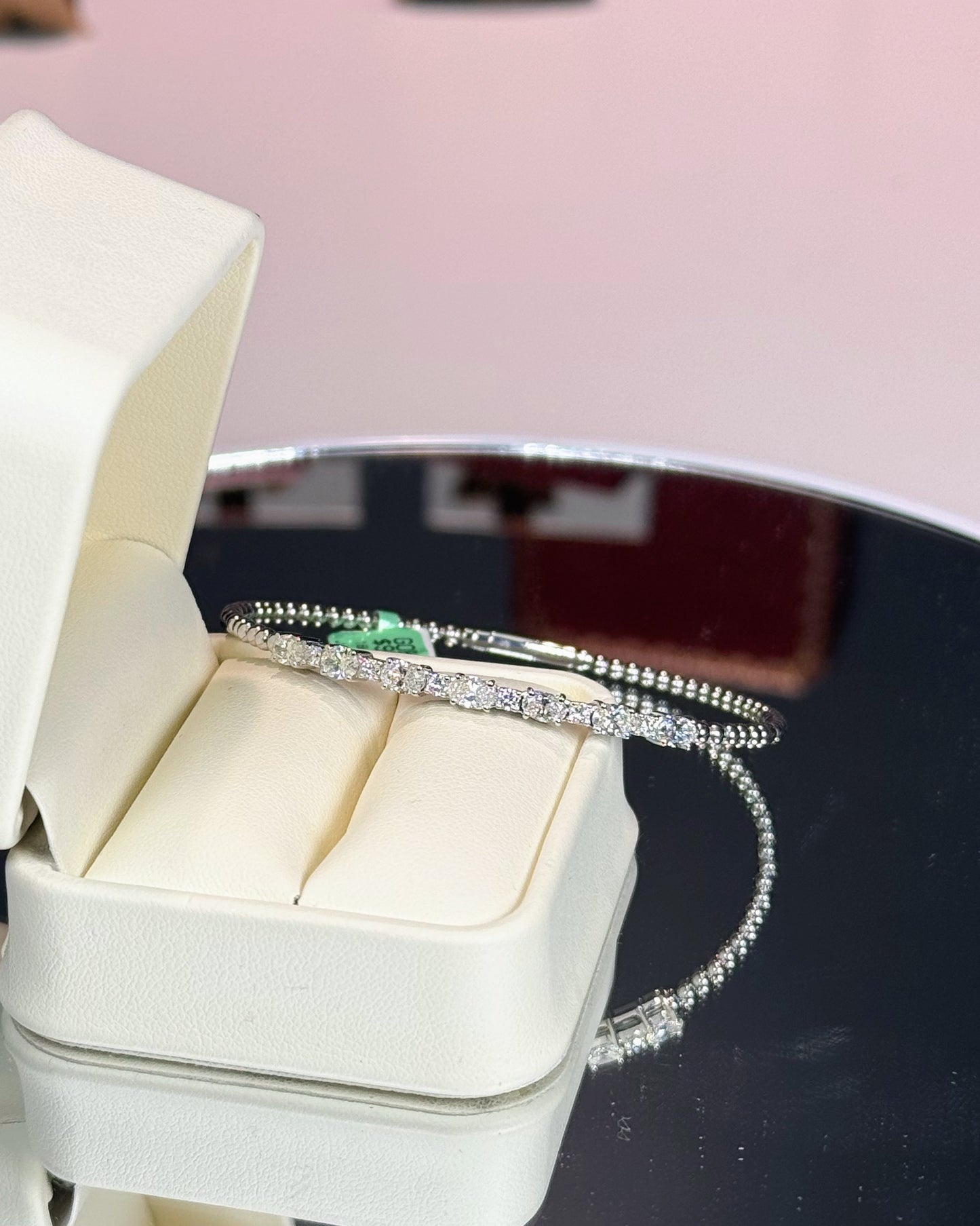 18k White Gold Single Row Diamond Bangle