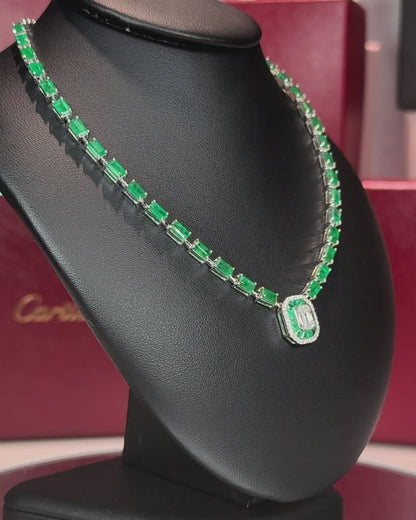 18k White Gold Emerald Chocker Necklace