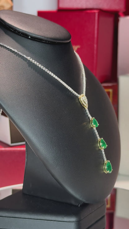 18k White Gold Three Pear-shaped Emeralds Lariat Necklace
