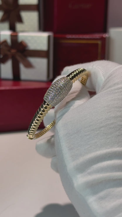 14k Yellow Gold Shell Design Diamond Bangle