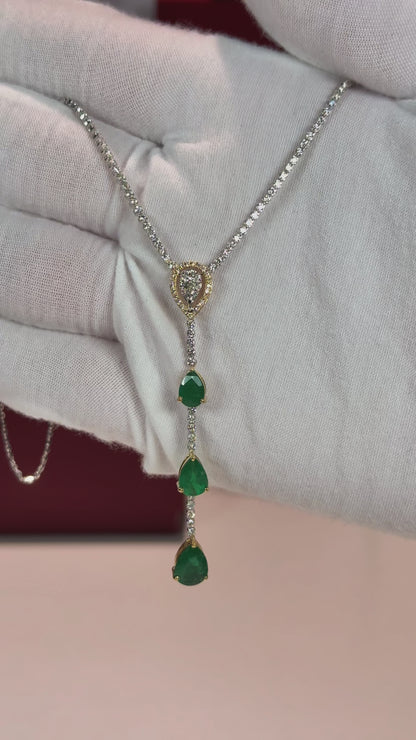 18k White Gold Three Pear-shaped Emeralds Lariat Necklace