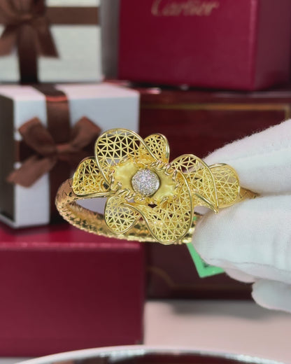 Diamond Core 18k Yellow Gold Flower Bangle