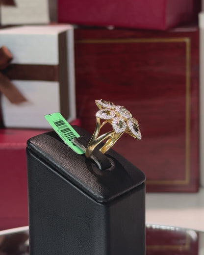 Fancy Color Diamond 18k Yellow Gold Flower Ring