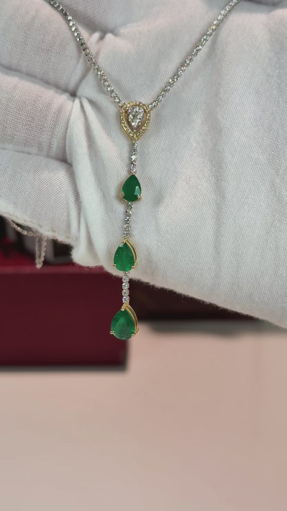 18k White Gold Three Pear-shaped Emeralds Lariat Necklace